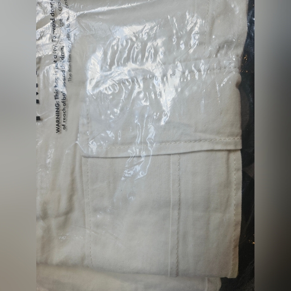 NWT Stradivarius straight leg cargo trousers in ecru - Picture 9 of 11